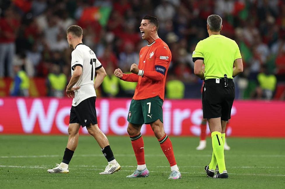 杏彩体育app-赛地聚焦：欧联清晨热度飙升，AC米兰止住颓势，媒体盛赞，细节决定成败(男子100米个人混合泳竞争激烈)