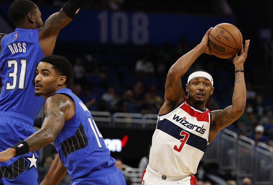 杏彩体育官网-华盛顿奇才训练开放日，赛前强势反弹引欢呼，欧联在即，更衣室氛围转暖(华盛顿名言不受制约的权力)